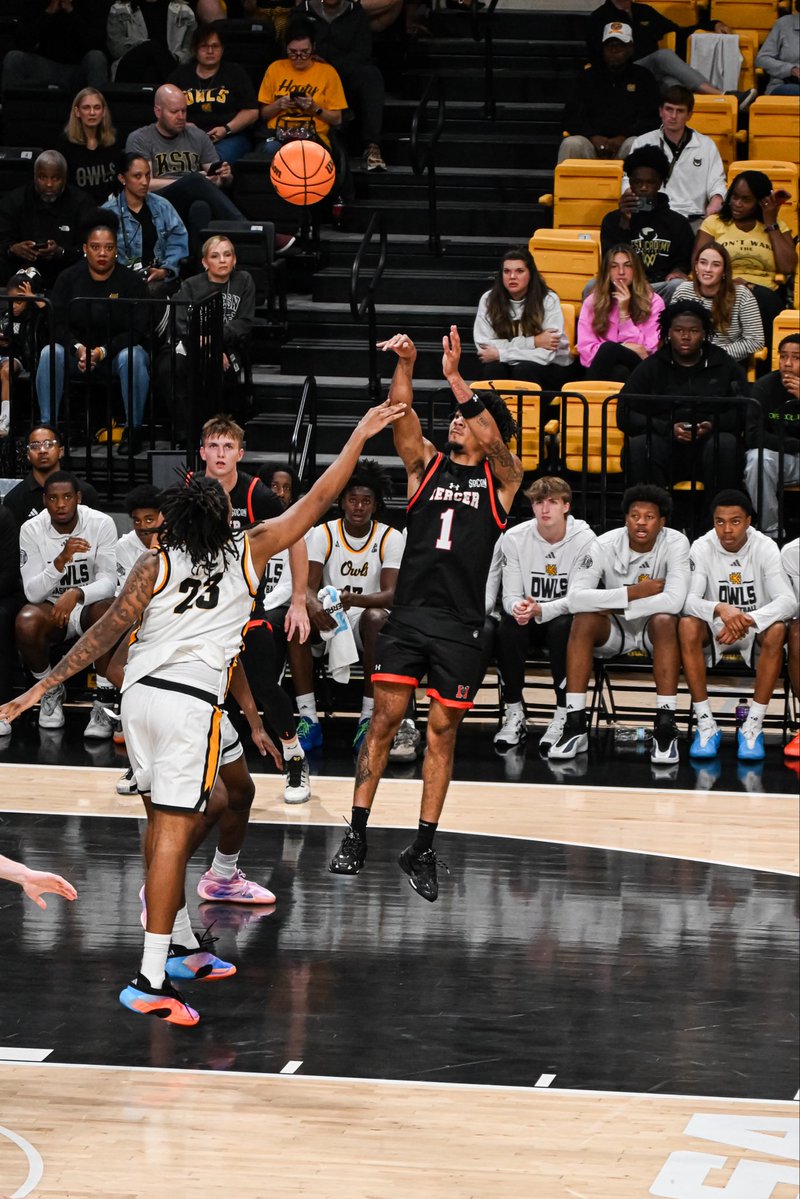 MercerMBB's tweet photo. First half flicks📸

#GoBears https://t.co/3tiZeIiZdR