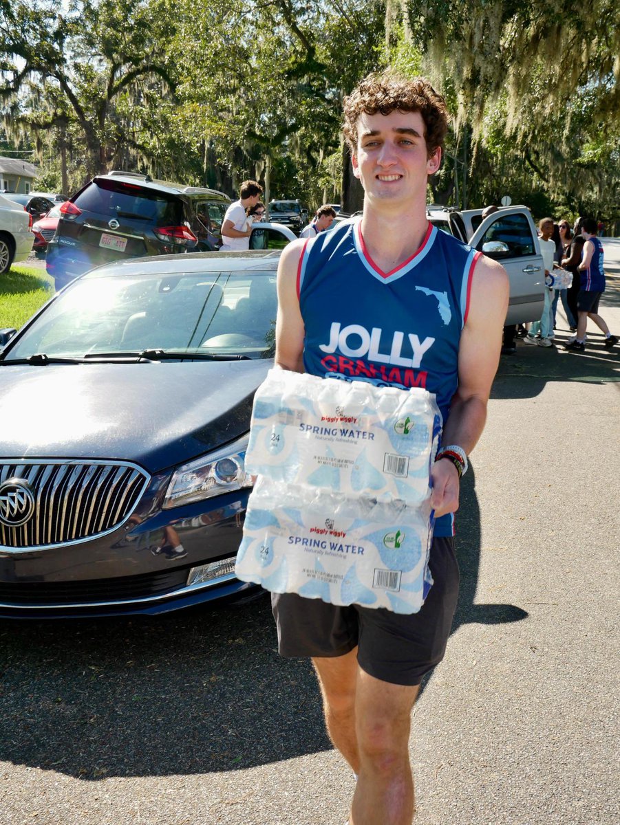 davidjollyfl's tweet photo. Floridians are coming together and showing up for kids impacted by Hurricane Isaias. Generous folks in Tallahassee donated a full truckload of much-needed supplies. 

These generous contributions are now heading to Pensacola to help out the kids who will go without school meals this week. Thank you for your goodwill.