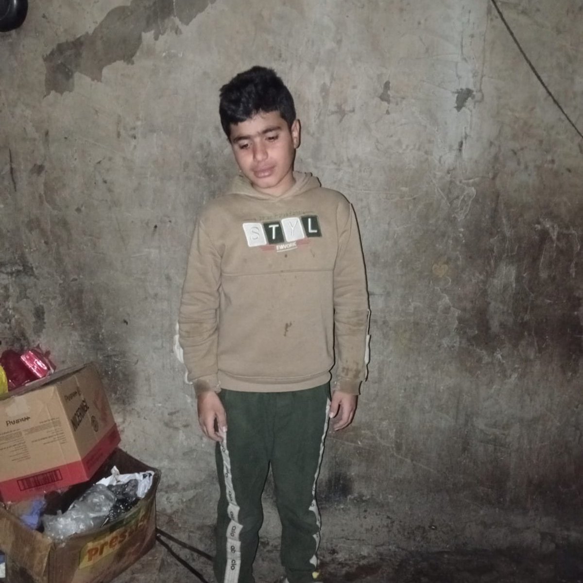 AFady62337's tweet photo. @Zul03171259 Please, my friend, donate even a small amount so I can buy food and medicine for my children and family. My mother is pregnant and needs treatment; she's malnourished. My father is sick and unable to work; he has a leg injury. 🙏🏻😭🥺https://t.co/EBo5qkLi20 https://t.co/HEVajV4vxF