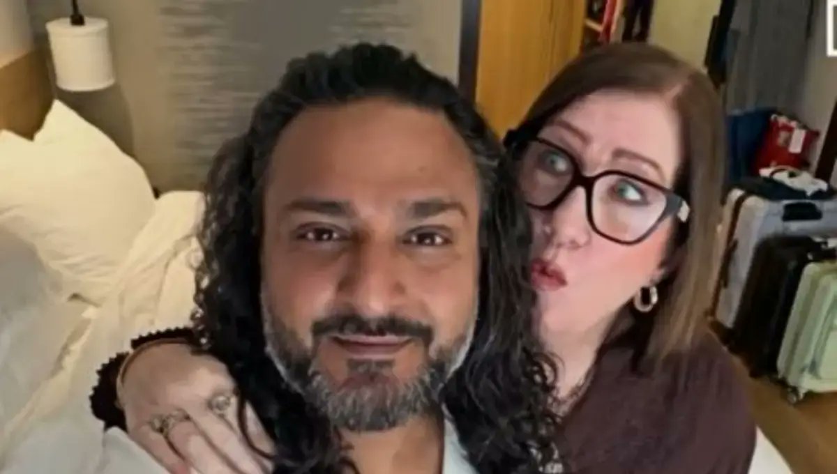 SoapCrushWorld's tweet photo. 90 Day Fiancé's Jenny Slatten Battles ALS as Sumit Becomes Full-Time Caregiver
More details: https://t.co/ETiqXeKL3F
#90DayFiance #JennySlatten #SumitSingh #ALS #TLC #90DayTheLastResort #RealityTV #ALSAwareness #90DayFianceUpdate
Jenny Slatten's ALS is progressing, and husband Sumit Singh has stepped up as her devoted caregiver.
• Jenny's dad died from the same disease
• Friends say she's fatigued and struggling to speak
• Fans are rallying with emotional support online