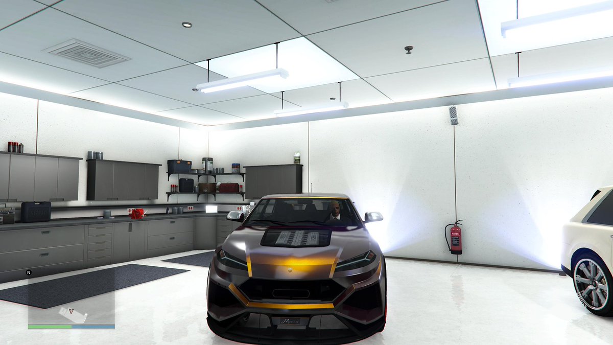 Olumayorkunn's tweet photo. @GStubborn10434 E be like lambo wey dem order from GTA V https://t.co/TdjIaqggP3