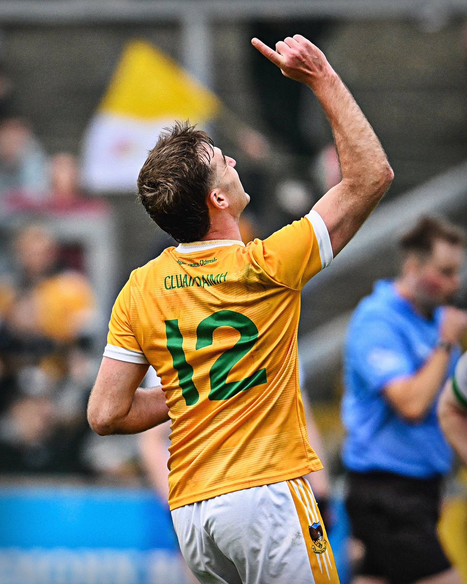 Score_Beo's tweet photo. Always in their hearts❤️

Clonduff claimed the Down SFC title for the first time in twenty-six years today🏆 

After kicking a late point, Stephen McConville pointed to the sky in memory of his clubmate Lórcan Branagan who tragically passed away aged 26 in 2024 🙏 https://t.co/uxub1exH5w