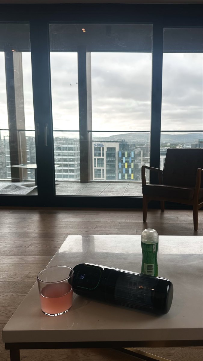 PurpleKnox's tweet photo. A horny little morning, a view like this… and not a single regret about moving to dublin 😏🇮🇪🎀 https://t.co/Tn7YKg9ez4