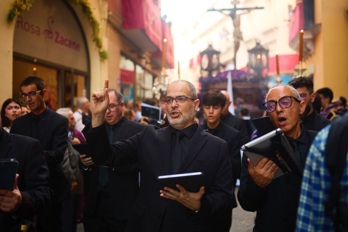 Hdadlosnegritos's tweet photo. 🔵 𝐀𝐂𝐓𝐔𝐀𝐋����𝐃𝐀𝐃

La Hermandad de Los Negritos y el Grupo Vocal e Instrumental @g_de_profundis han renovado su acuerdo de colaboración por un nuevo periodo de cuatro años, dando continuidad al acompañamiento musical al Santísimo Cristo de la Fundación hasta el Jueves Santo de 2030.

🎼 La colaboración se extenderá también a los principales cultos de la Hermandad, incluyendo el solemne Quinario y la Función Principal de Instituto de 2027, así como el acto del traslado al paso del Santísimo Cristo de la Fundación.

Más información, en nuestra web.

🔗 https://t.co/Ux0lVf46Ta

#LosNegritos