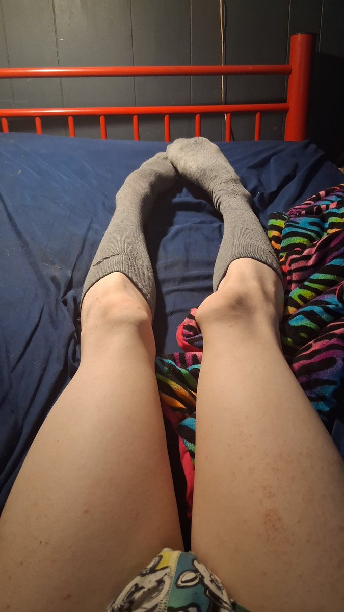 Fylemu's tweet photo. Finally I can take off my jeans~~ :33

#femboy #femboythighs https://t.co/R6yTgnjZTx