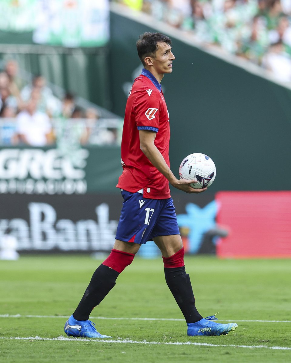 johancn_5's tweet photo. Me jode muchísimo admitirlo, pero este equipo huele a Segunda División. Ya venía haciéndolo desde abril. La parte positiva es que aún quedan 30 jornadas. 

Hay que comenzar a pensar en tomar decisiones y exigir mucho más a todos los componentes de CA Osasuna.

A por el Racing. 🔴 https://t.co/v1l9GA6TDg