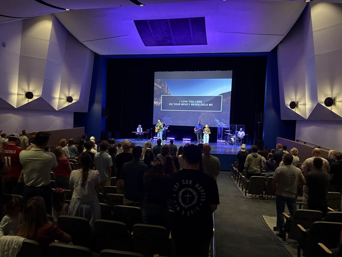 az_pastor's tweet photo. Great morning worshipping at one of our one year old church plants here in Arizona - Vintage Church. @sendnetwork @sendphoenix https://t.co/0GdXHGEQCD