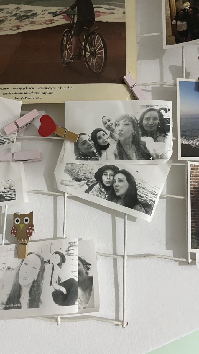 lilyumce's tweet photo. işler bitti, vision boardlar hazır, çay kahve sıcak çikolata yapıldı hayat hayatlıyor 🧡 https://t.co/sMNkYpEj3z