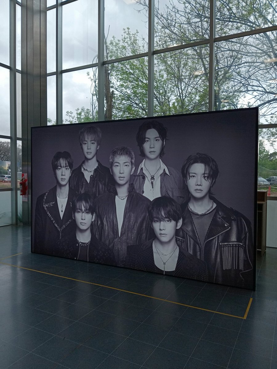 fyagirllll's tweet photo. User fyagirllll presente en la pop up de bts en buenos aires ☆ https://t.co/2wk4doULjw