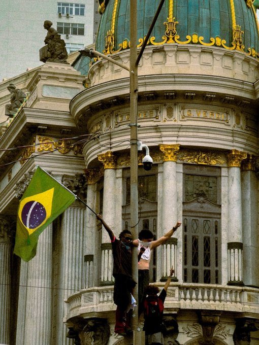 danielghantouss's tweet photo. que dia incrivel para o povo brasileiro, FAZ O L COM FORÇA TROPA

Democracia sim e ditadura nunca mais https://t.co/LWt3HehhCn