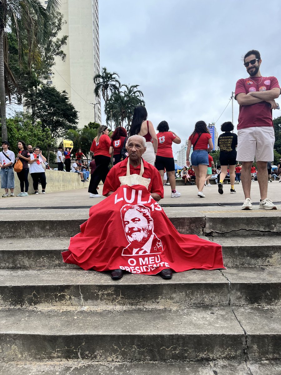 Bibisimmm's tweet photo. Carcará não tem medo de homem https://t.co/14AaBxIHna