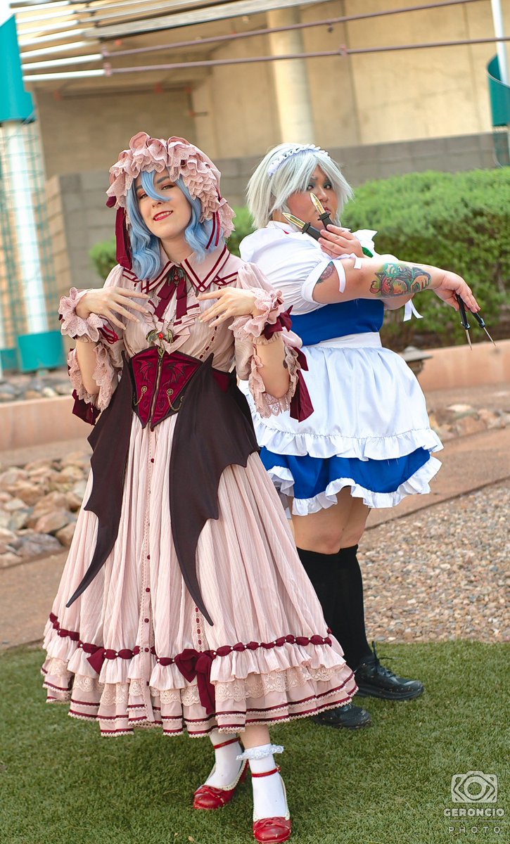 Mysticallala's tweet photo. The Scarlet Devil and her Perfect Maid 🦇🗡

#東方Project #touhouproject #touhoucosplay #remiliascarlet #sakuyaizayoi #eosd #cosplay #sabotencon2026 #hoshibakoworks https://t.co/5P1JYvnMto