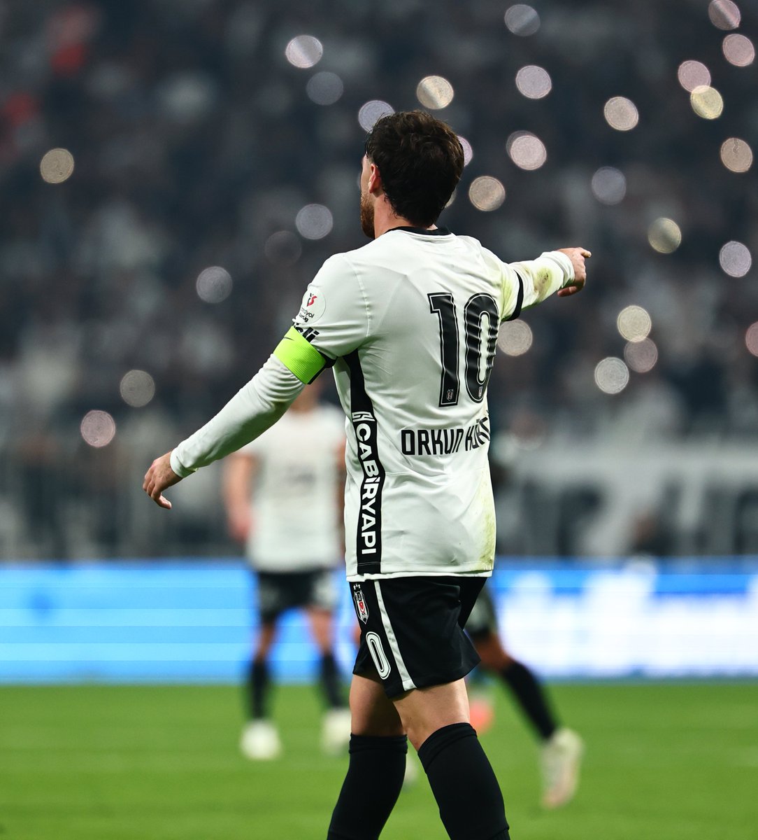 BesiktasEnglish's tweet photo. 𝐺𝑟𝑎𝑛𝑑𝑒 𝐶𝑎𝑝𝑖𝑡𝑎𝑛! 🫡 https://t.co/LMuU6JSPT5