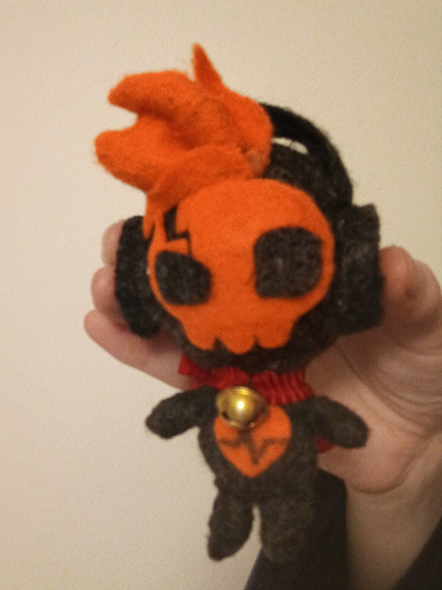 Devilcantspeell's tweet photo. Cleaning and I found one of those little bell ribbons you get on Easter chocolate oh my god see them cutieful #tombsonatwt https://t.co/FYN2FXhGIN