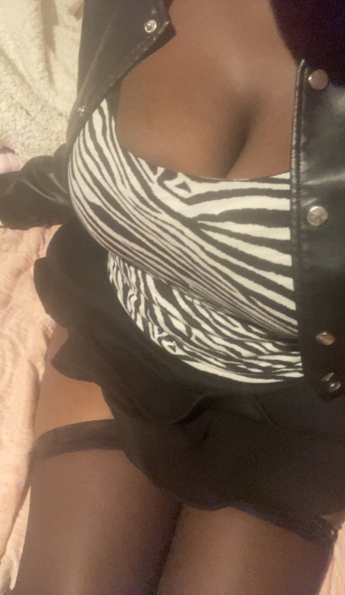 teddyBlareluv's tweet photo. idk how or where to post honestly. but heres a outfit https://t.co/uynWPdTCXG