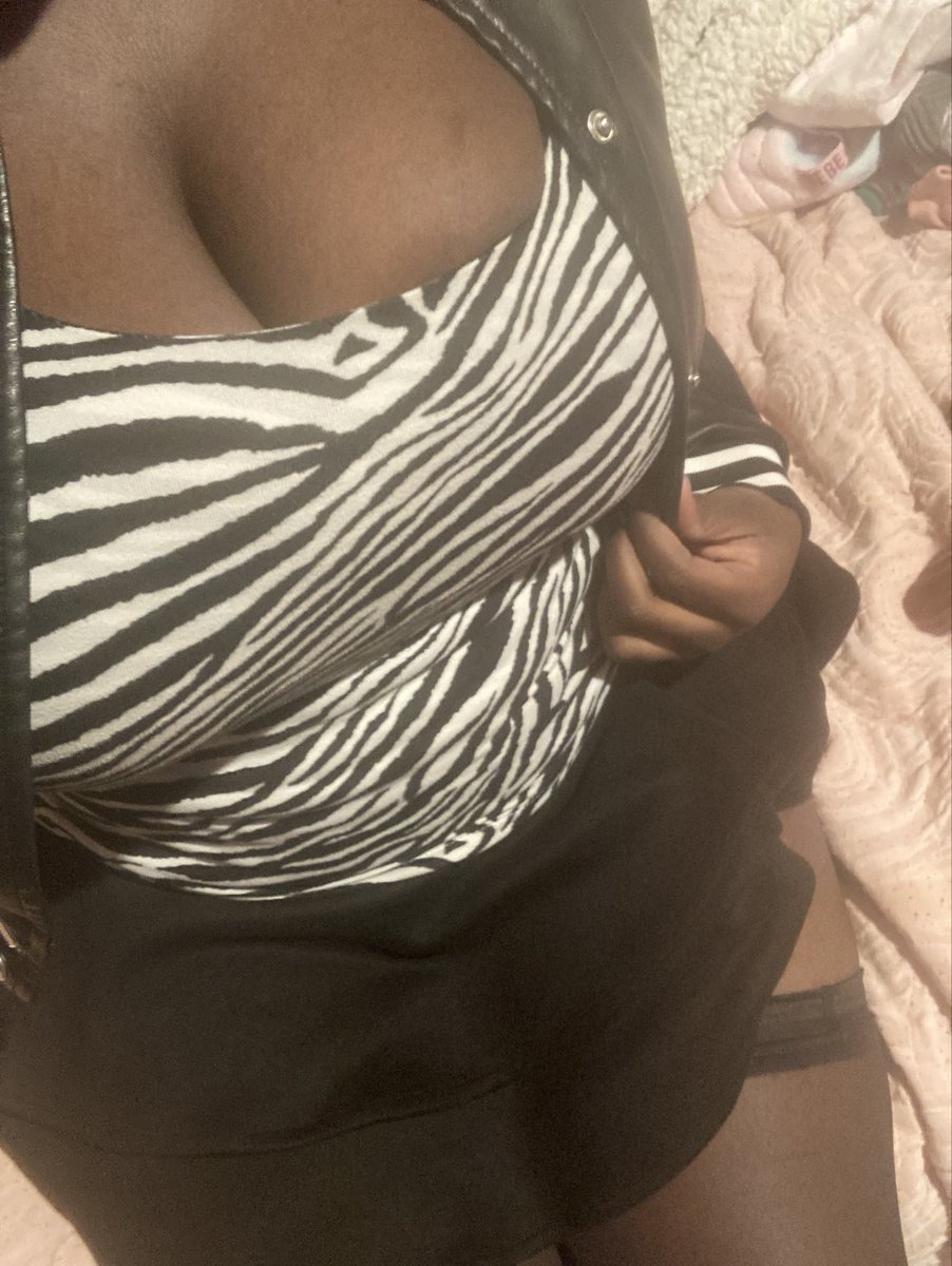 teddyBlareluv's tweet photo. idk how or where to post honestly. but heres a outfit https://t.co/uynWPdTCXG