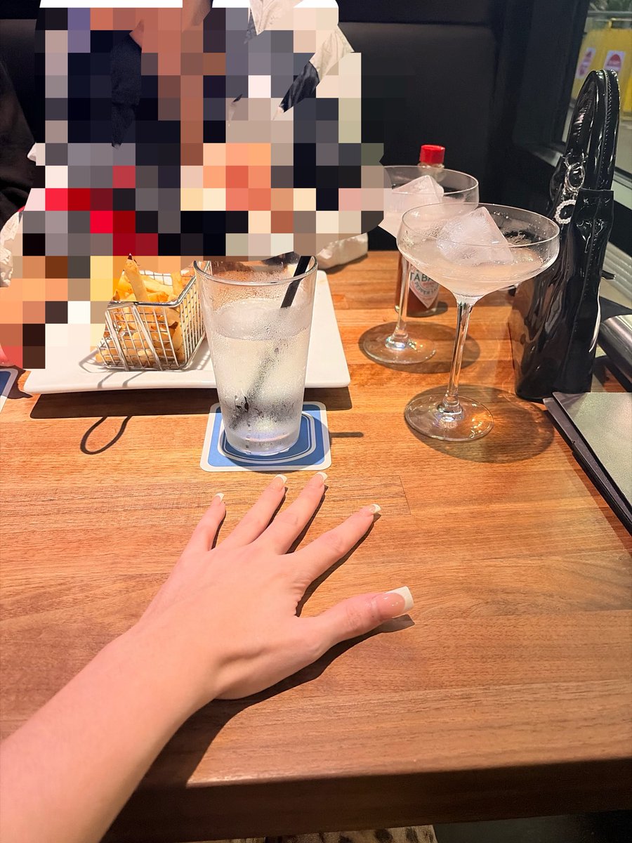 vaehsaprincess's tweet photo. Black truck teslas, and Michelin star dinners 🥰🥰🥰🥰 https://t.co/WQLxniIWYS