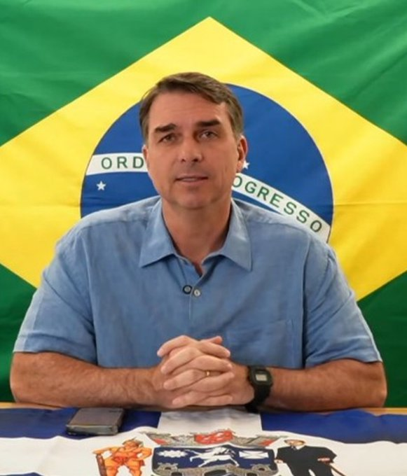 CortesViraisApp's tweet photo. ++ é #FAKE que Flávio Bolsonaro quer matar o 7º Hokage Naruto!⚠️