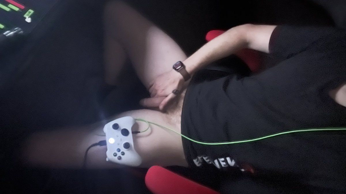 LekkerLusAlexxx's tweet photo. Kom suig my bietjie terwyl ek games jol? https://t.co/aQ6lGtO5Pq