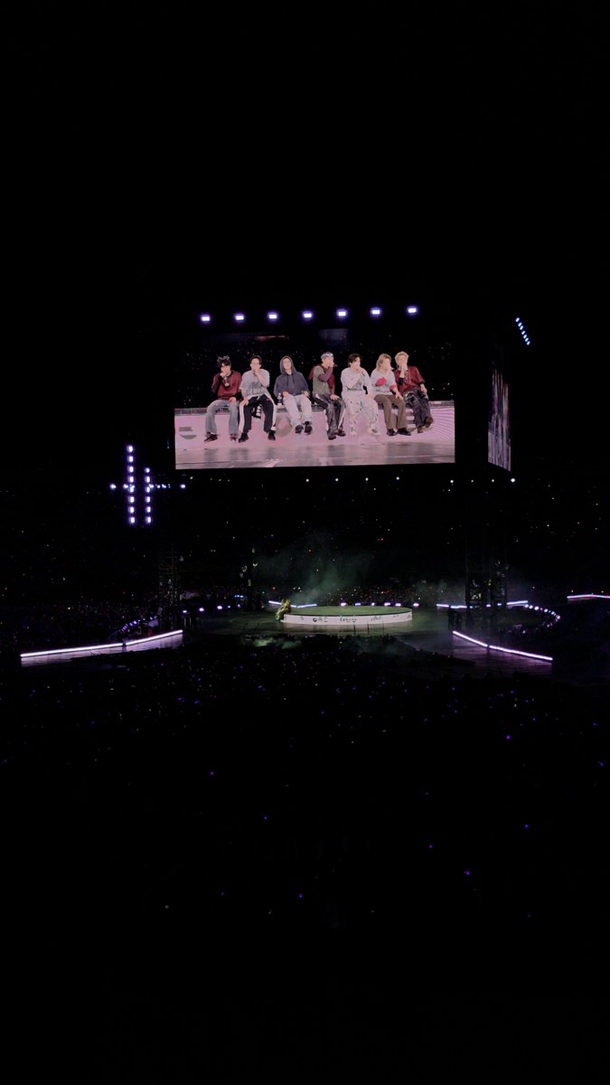 Jungcocada's tweet photo. Tengo unas fotazas del d-1 en Bogotá 
  💜🇨🇴🫂

#AsarabiaThanksBTS
#BTSenColombia
@BTS_twt https://t.co/sxKpP0B5zA