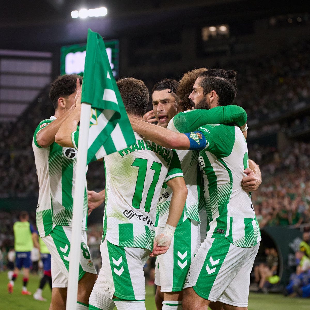 RealBetis's tweet photo. Este 𝐄𝐐𝐔𝐈𝐏𝐎 suma y sigue 🫂 https://t.co/ekIXMgnnfY