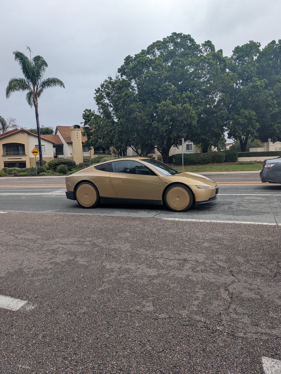 cesgin2's tweet photo. is super to see #cybercab #sandiego. https://t.co/5S1ewIOy31