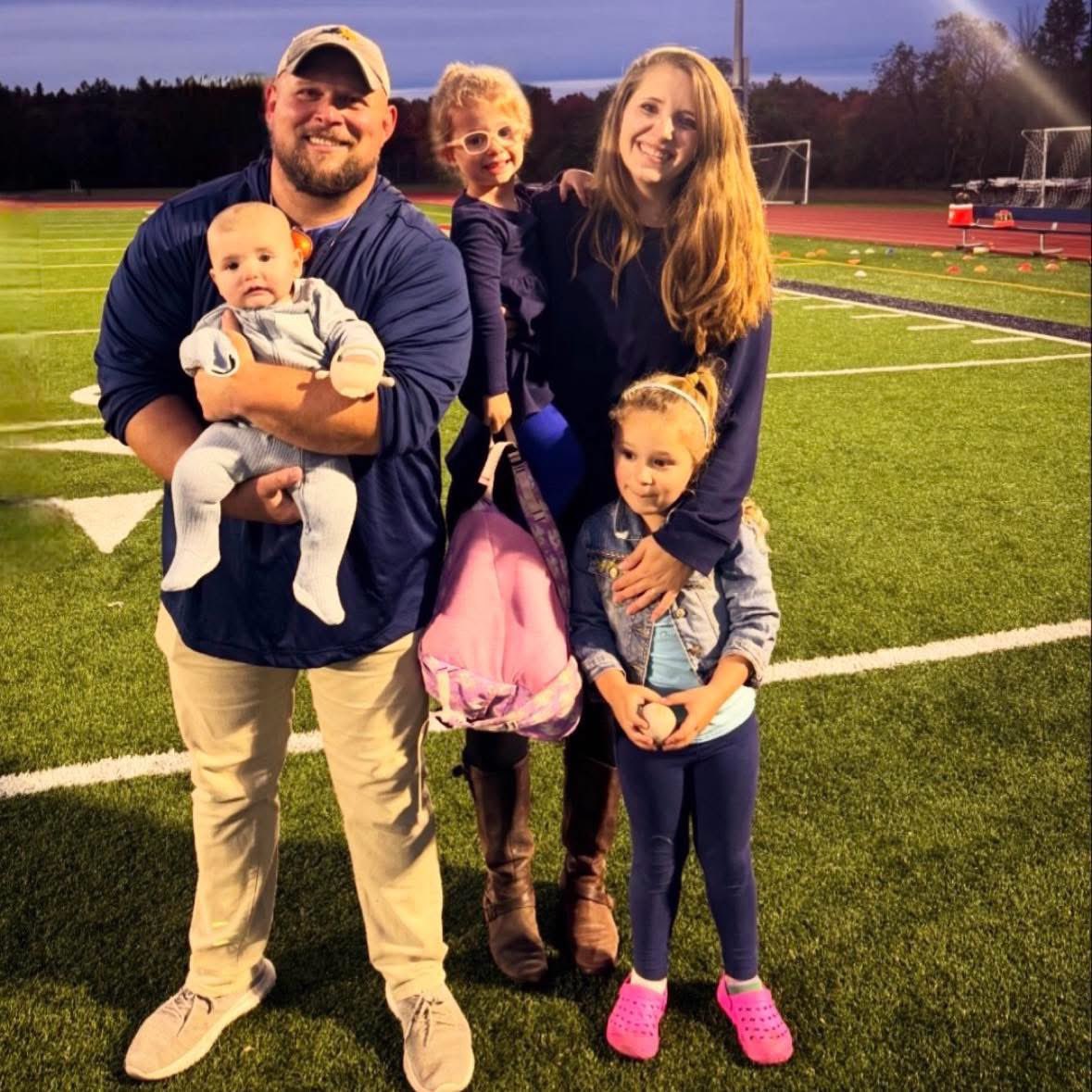 coach_spinnato's tweet photo. Almost at the halfway point of the season for #TEAM127 ! Cherish every moment and get better every day! #CRANKIT #FAMILY https://t.co/054pMshR8O