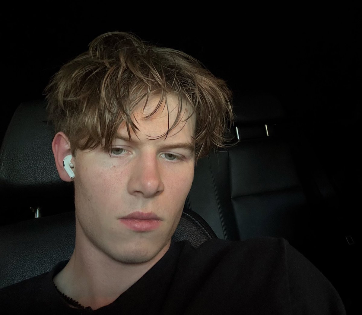 foidslayer621's tweet photo. @smiling2855 i want to grow out my hair like yours https://t.co/4I6WiejMHo