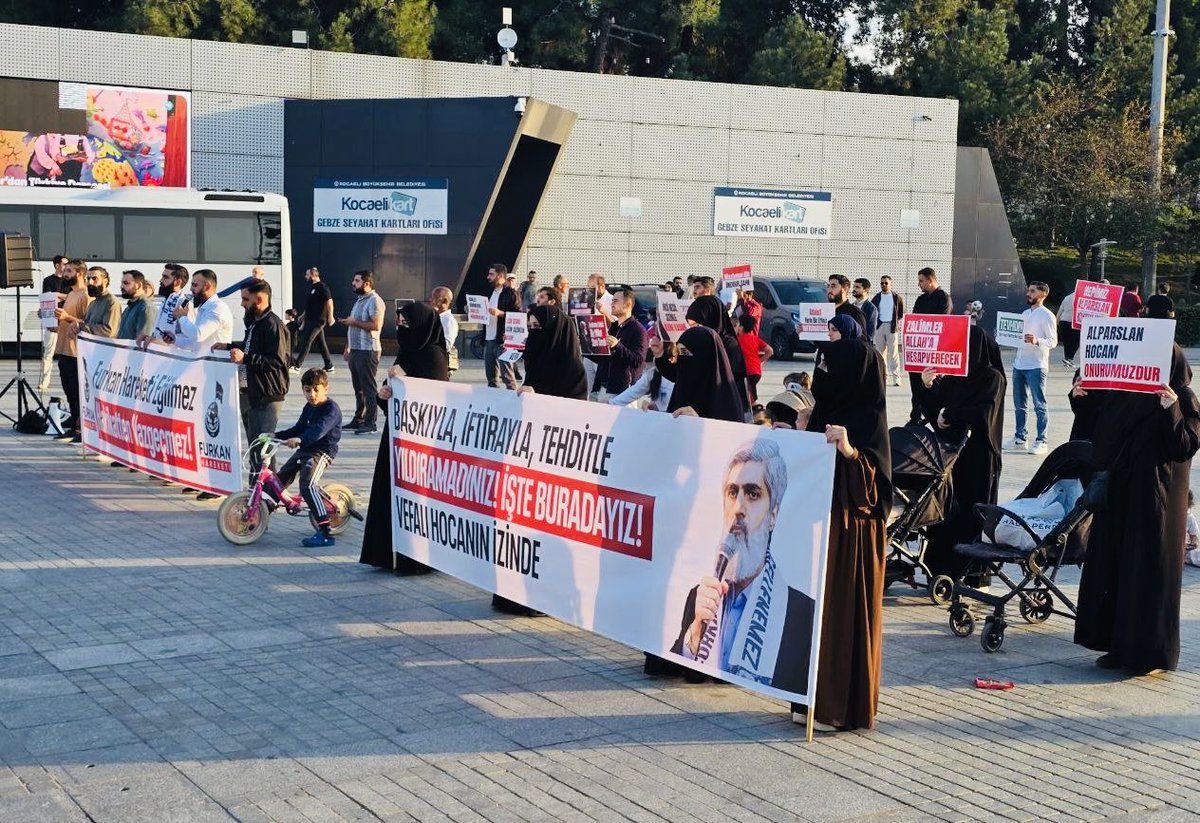 FurkanH41's tweet photo. Furkan Hareketi Kocaeli olarak, haksızca tutuklanan Alparslan Kuytul Hocaefendi, Semra Kuytul Hocahanım ve kardeşlerimiz için #BasınAçıklaması gerçekleştirdik!

🗓️11.10.2026 Pazar

#OzgürlükYürüyüşleri
ZulmeKarşı Meydanlardayız
Mücadelemiz AllahIçin https://t.co/NWzCrfygPc