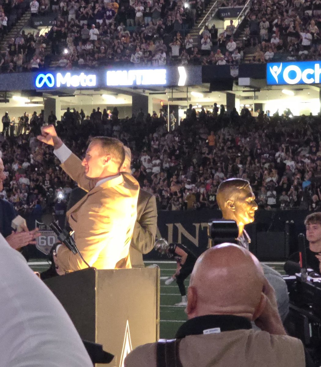 scottshanle's tweet photo. The man of the hour
⚜️ROH https://t.co/UZJ1Y7QTxw