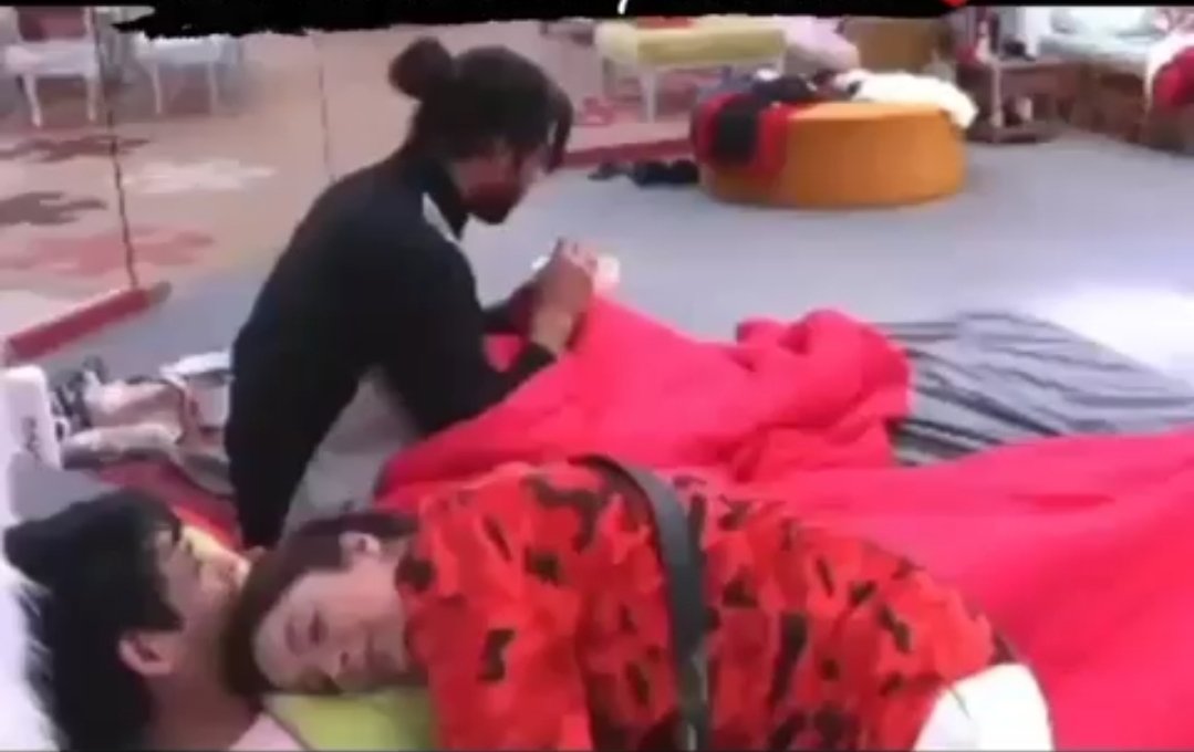 sidnazbest's tweet photo. #ShehnaazGill #Sidharthshukla @ishehnaaz_gill @sidharth_shukla #SidNaaz #BB13 beautiful memories 😍❤️🌈👑👑🧿🧿🥰🥰 good night sidnaaz ✨️🌛⭐️❤️❤️ 
#SidNaazForever ♡♡●●♡♡ #SidharthShukIaLivesOn #SidharthShuklaForever https://t.co/8pWXqA71QW