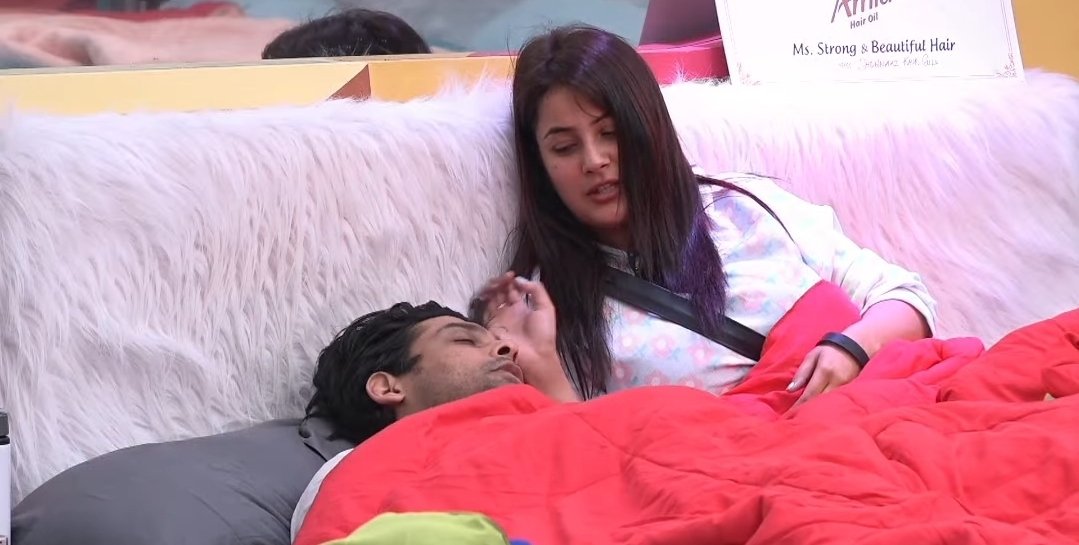 sidnazbest's tweet photo. #ShehnaazGill #Sidharthshukla @ishehnaaz_gill @sidharth_shukla #SidNaaz #BB13 beautiful memories 😍❤️🌈👑👑🧿🧿🥰🥰 good night sidnaaz ✨️🌛⭐️❤️❤️ 
#SidNaazForever ♡♡●●♡♡ #SidharthShukIaLivesOn #SidharthShuklaForever https://t.co/8pWXqA71QW