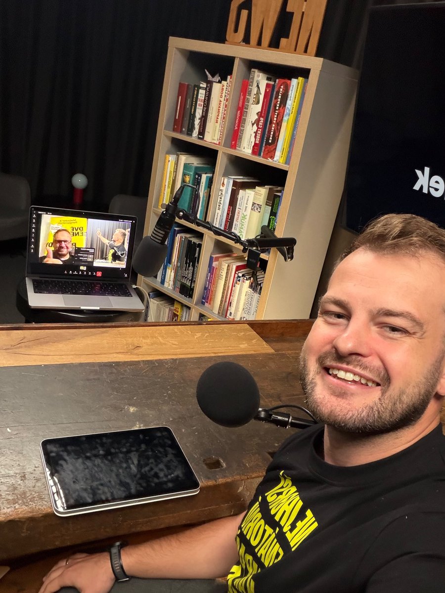 MJureka's tweet photo. Před chvílí jsme s @BenjaminCincila dotočili speciální povolební díl podcastu Matador a Benjamínek, který vyjde už zítra! Dozvíte se spoustu věcí ze zákulisí i naše hodnocení.

Poslechněte si a napište, jak se vám líbil a co jste říkali na celou naši kampaň. 😉 https://t.co/ZjvD3Wp7AB