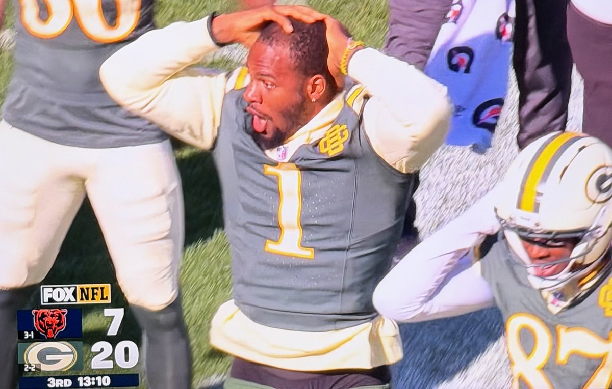 HoggNFL's tweet photo. Watson ON HIS HEAD 🫢 https://t.co/esG8MyRAhj
