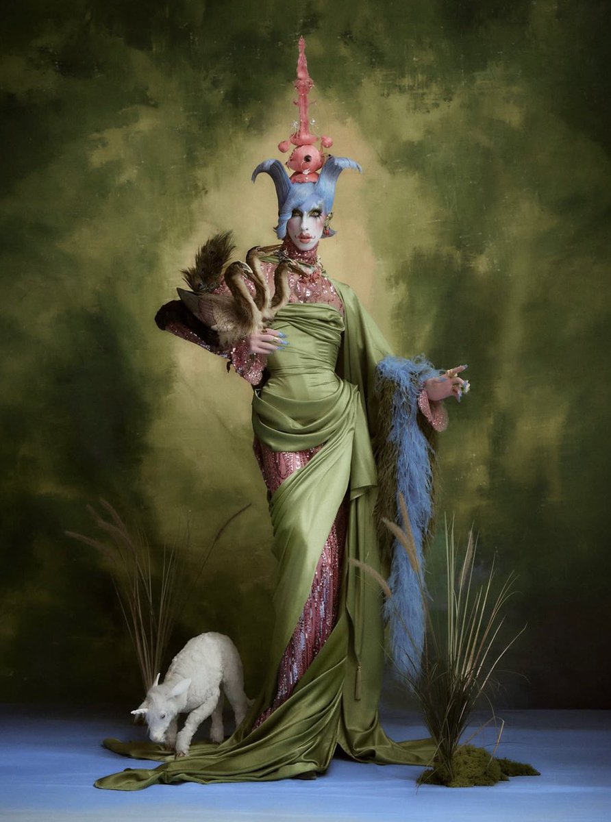 rubiruruu's tweet photo. buen momento para recordar esta pedazo de obra de arte de Hugaceo Crujiente #DragRaceEs https://t.co/q5Fbd2uALh