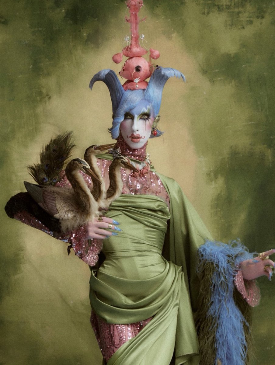 rubiruruu's tweet photo. buen momento para recordar esta pedazo de obra de arte de Hugaceo Crujiente #DragRaceEs https://t.co/q5Fbd2uALh