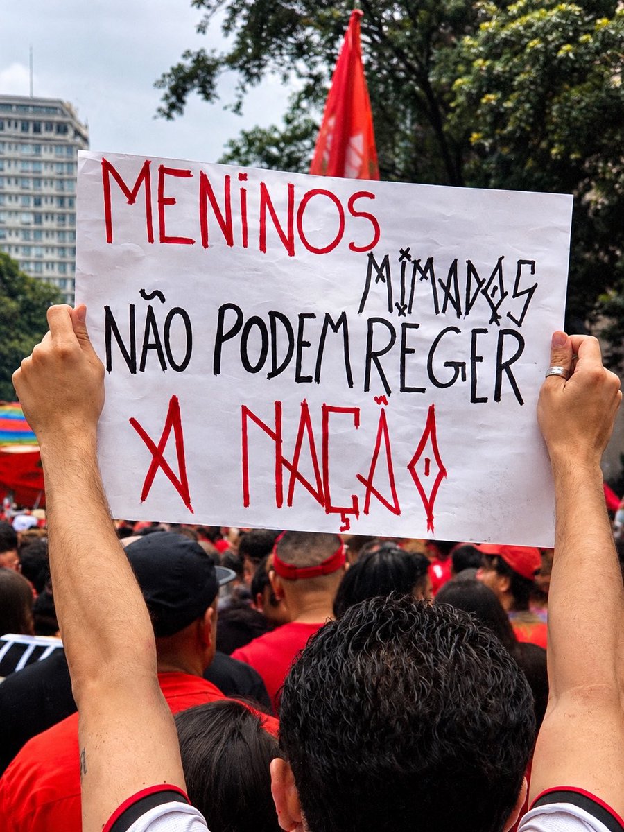 acervysoshis's tweet photo. O BRASIL NÃO É QUINTAL DE NINGUÉM! 🇧🇷⭐️

#FandomsComLula #Vote13 https://t.co/aQ62AcHhVX