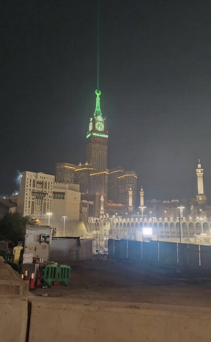 theholymosques's tweet photo. The clock tower signals the entry into the month of Jumada Al Awwal 1448. https://t.co/zBR5V5xSIq