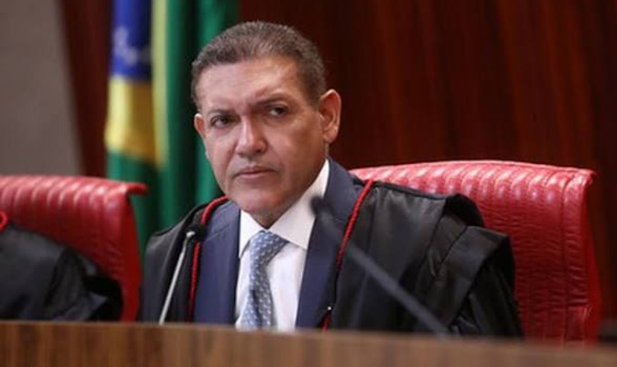 Danilo50101's tweet photo. Kássio Nunes Marques não tem mais a mínima condição moral de continuar presidente do TSE depois de hoje! https://t.co/hjGVVLOb9n
