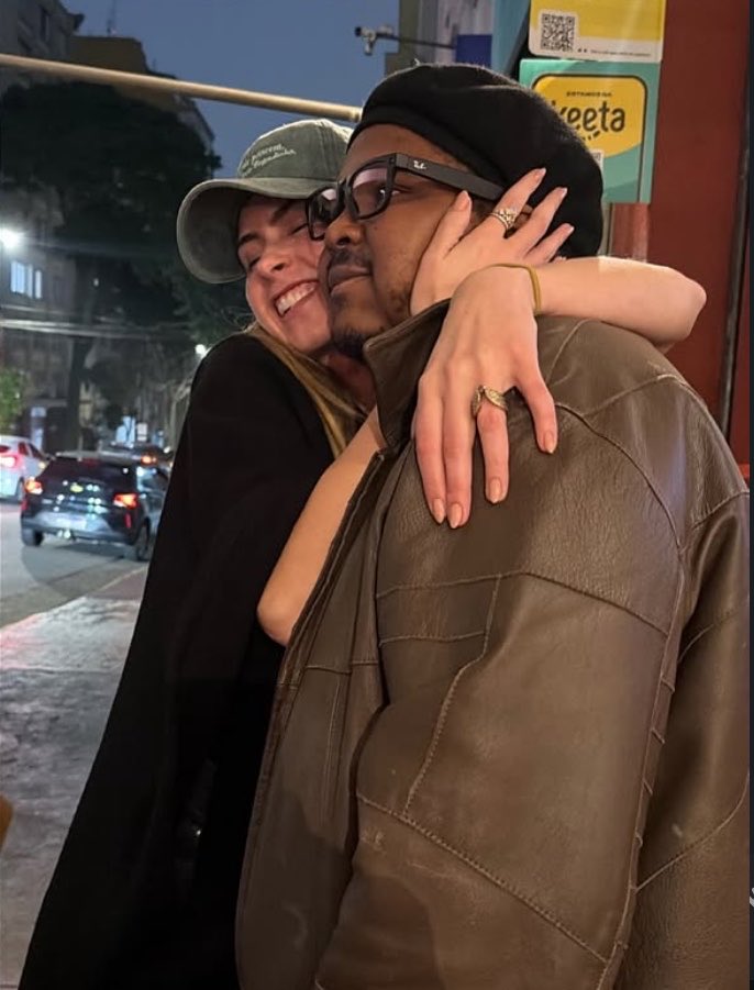 bizzlefeminista's tweet photo. “ce sabe que agora vai ter que me aturar pro resto da vida né?” https://t.co/DDqc5DCyoN