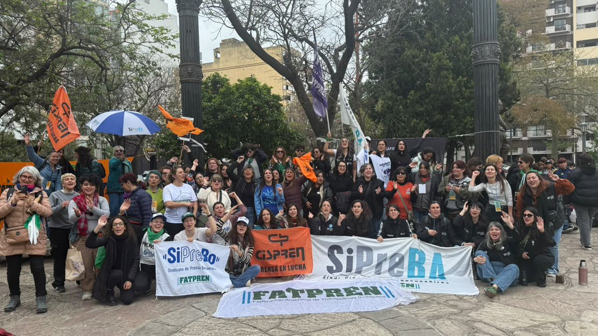 PrensaFATPREN's tweet photo. 📢Realizamos la 8° Asamblea Nacional de Trabajadoras de Prensa en el #39EncuentroPlurinacional con @FIP_AL, la @ReddeMediosDig, @aRGra_ , @farcoargentina  y la Red de Medios Alternativos.

🧵>> https://t.co/4EKCVC7pj3