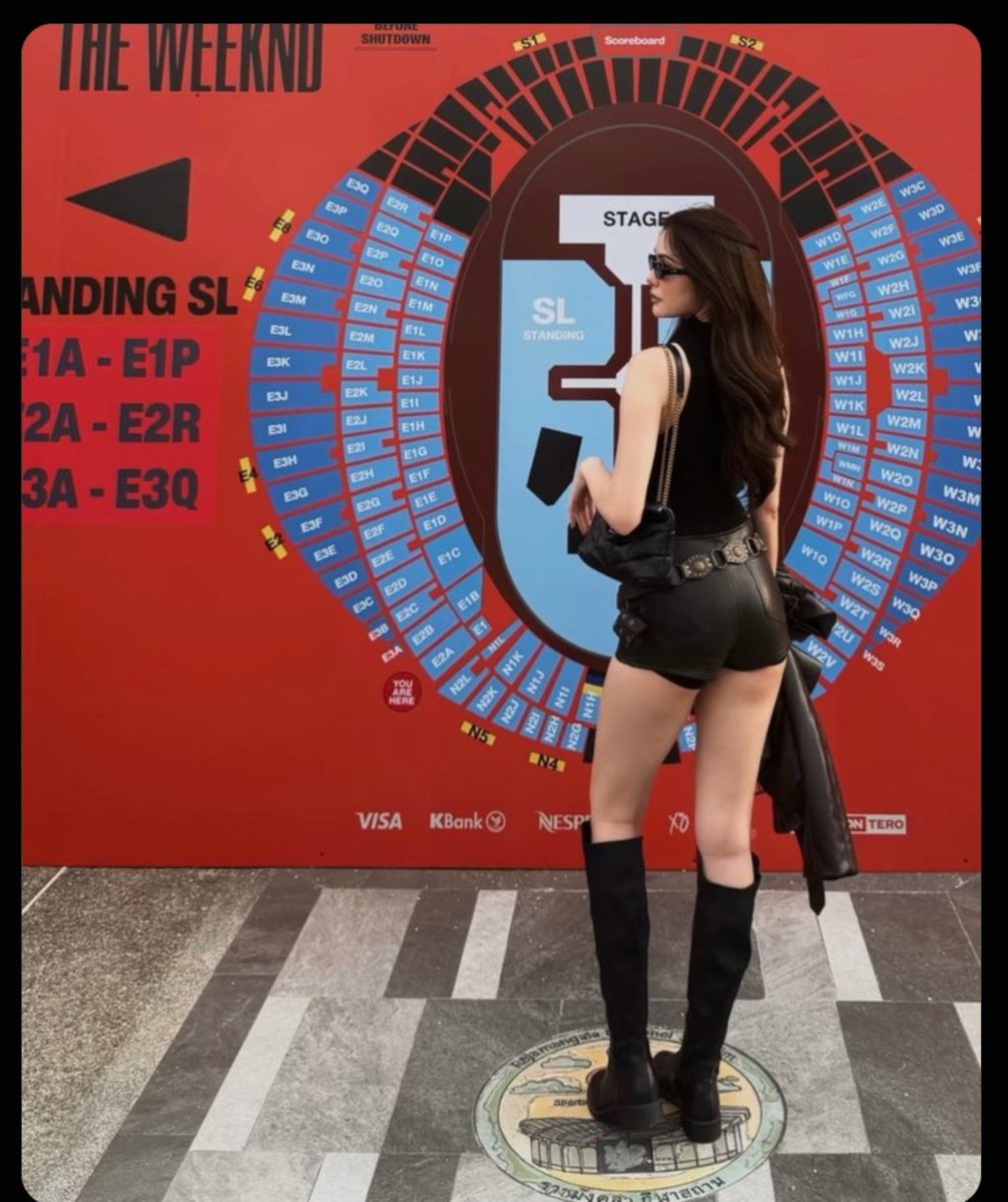 ememIre24's tweet photo. If u want to know how Cha feels about everything all u have to do is look at actions. From No.1 supporter to no longer eating snacks, no promoting new series, not engaging in any CP. The new outfits &amp; now her post which includes nearly the whole catwalk except FA
#englot #อิงล็อต https://t.co/fHiUgMuRR0