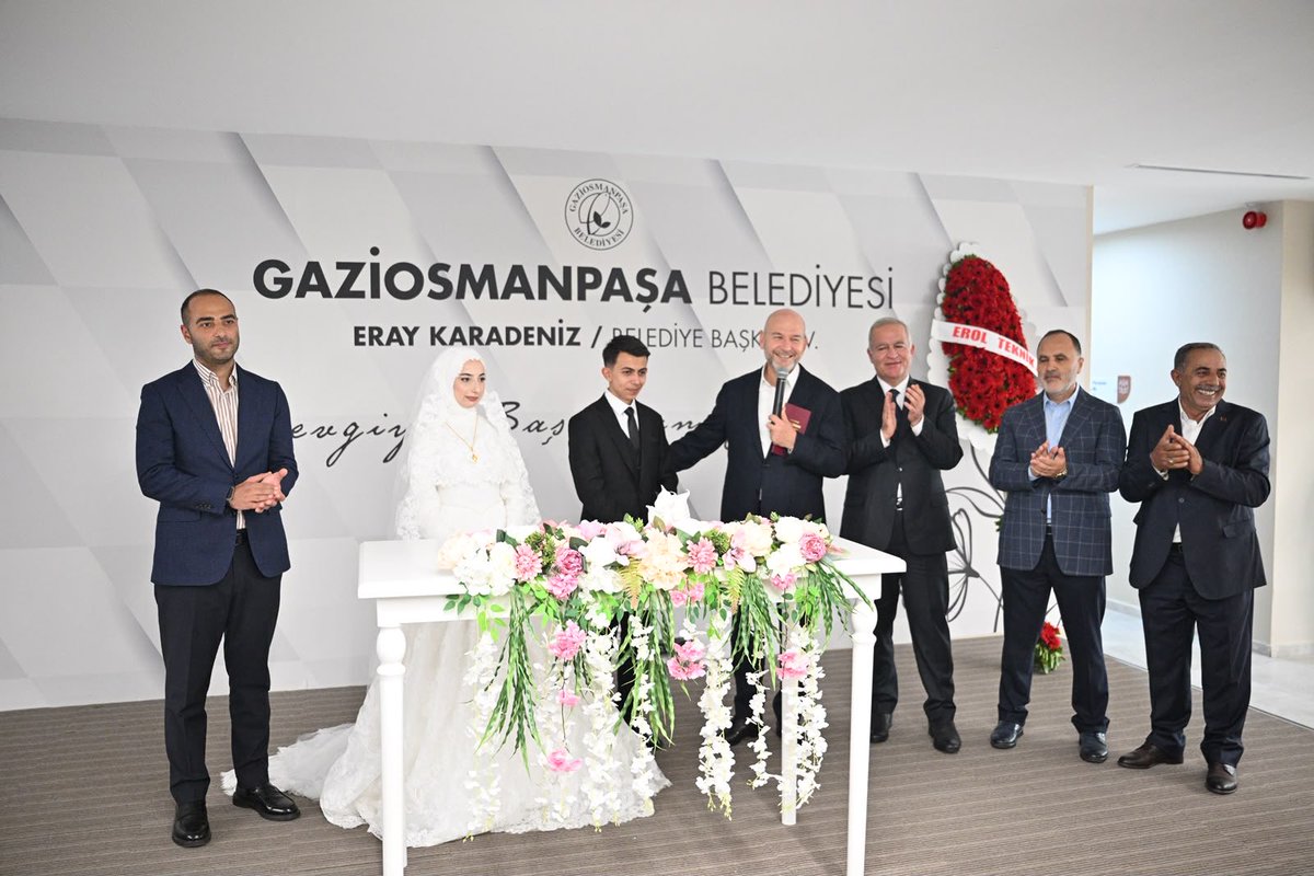 ismailerguness's tweet photo. İlçe Yönetim Kurulu Üyemiz Sn. Süleyman Ersal'ın kıymetli oğlu Ahmet Emin ile Esra kardeşlerimizin nikâh merasimine; önceki dönem İçişleri Bakanımız, İstanbul Milletvekilimiz Sn. Süleyman Soylu, Belediye Başkan Vekilimiz Sn. Eray Karadeniz ve önceki dönem İlçe Başkanımız Sn. Fatih Aydemir ile birlikte katılarak mutluluklarına şahitlik ettik.

Cami ve Ersal ailelerini gönülden tebrik ediyor, genç çiftimize bir ömür boyu mutluluklar diliyorum.