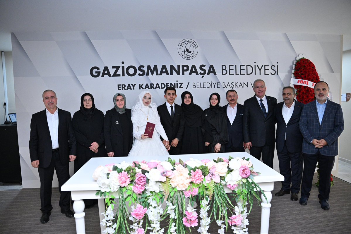 ismailerguness's tweet photo. İlçe Yönetim Kurulu Üyemiz Sn. Süleyman Ersal'ın kıymetli oğlu Ahmet Emin ile Esra kardeşlerimizin nikâh merasimine; önceki dönem İçişleri Bakanımız, İstanbul Milletvekilimiz Sn. Süleyman Soylu, Belediye Başkan Vekilimiz Sn. Eray Karadeniz ve önceki dönem İlçe Başkanımız Sn. Fatih Aydemir ile birlikte katılarak mutluluklarına şahitlik ettik.

Cami ve Ersal ailelerini gönülden tebrik ediyor, genç çiftimize bir ömür boyu mutluluklar diliyorum.