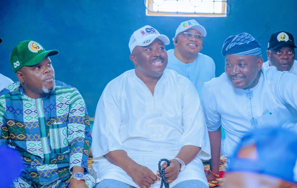 akinalabi's tweet photo. This afternoon I was at Nasrul-Lahi-L-Fatih Society, NASFAT, Olodo branch with our gubernatorial candidate, Sen Sharafadeen Alli, his running mate, Hon Soji Adedeji and Hon Yemi Bernard, our Egbeda State House of Assembly Candidate. We got total endorsement as they were thrilled about the candidacy of our candidates.