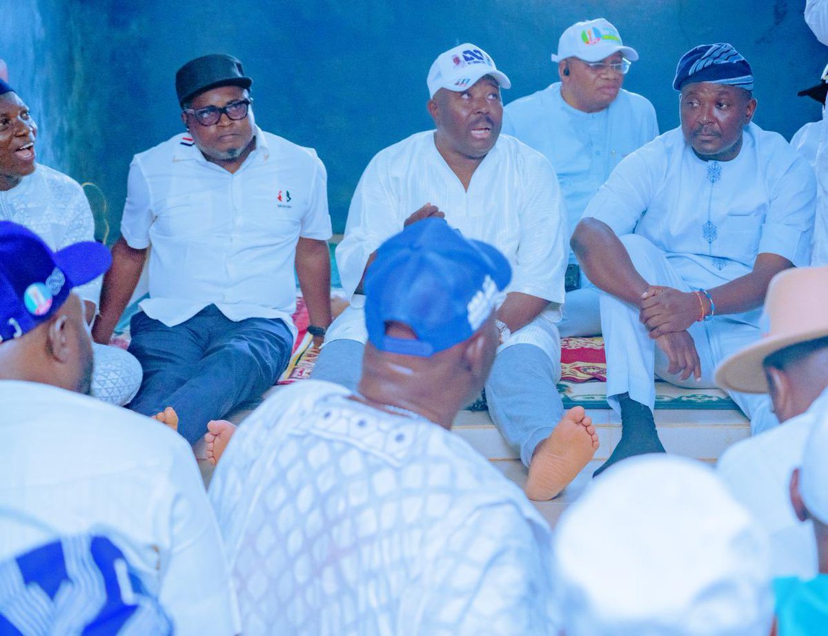 akinalabi's tweet photo. This afternoon I was at Nasrul-Lahi-L-Fatih Society, NASFAT, Olodo branch with our gubernatorial candidate, Sen Sharafadeen Alli, his running mate, Hon Soji Adedeji and Hon Yemi Bernard, our Egbeda State House of Assembly Candidate. We got total endorsement as they were thrilled about the candidacy of our candidates.