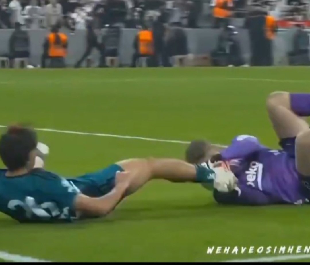 BahattinKucuk54's tweet photo. VAR hakemi Cihan Aydın.
Ceyhun Sesi güzel ve Özer Erden AVAR
Hakem olarak görev yaptığınız beşiktaş-kocaelispor maçında,
kaleci Nubel'in rakip oyuncunun bacağından tutmasına seyirci kaldınız Hepiniz oradaydınız.

Bakalım, Galatasaray maçına şaibeli Portekizli hakemi veren,VAR atamalarından sorumlu İbrahim Çınar sizlere haftaya görev verecek mi?

Bu kadar hakem olayından ve savcılığın olaya el atmasından,
Hiç mi ders almadınız?

 Size bu adaletsizliği yapacak güvenceyi veren arkanızdaki güç kim?
⚽️⚖️🚫