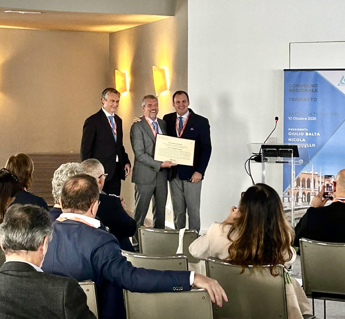 urologi_italia's tweet photo. 📸 Grande partecipazione al Convegno Regionale https://t.co/rzCqJSAB8r del Triveneto del 10 ottobre!
🔬 Una giornata di #formazione e confronto scientifico sulle principali patologie oncologiche.
👏 Grazie alla Faculty e a tutti i partecipanti! #AUROit #Urologia #Eurotrainingsrl https://t.co/WxHJqNyIhq