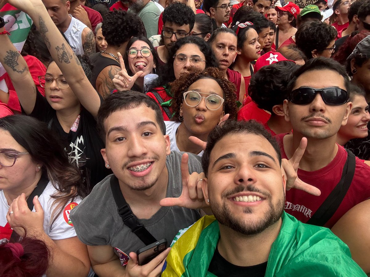 houdinirings's tweet photo. ser jovem e não ser revolucionário é uma contradição genética https://t.co/5t7fPFFGsN