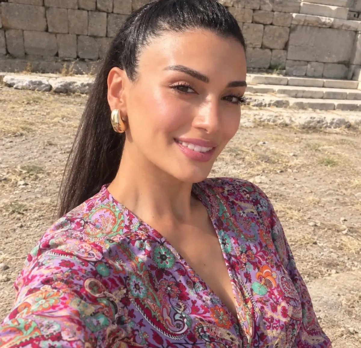 Senada56106148's tweet photo. prelijepa si bade

#ÖzgeYağız #TellMeTroy #Bade https://t.co/uXbapabkS1